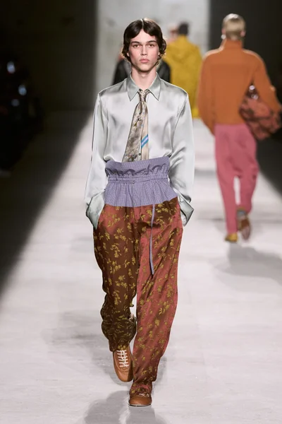 Look 27